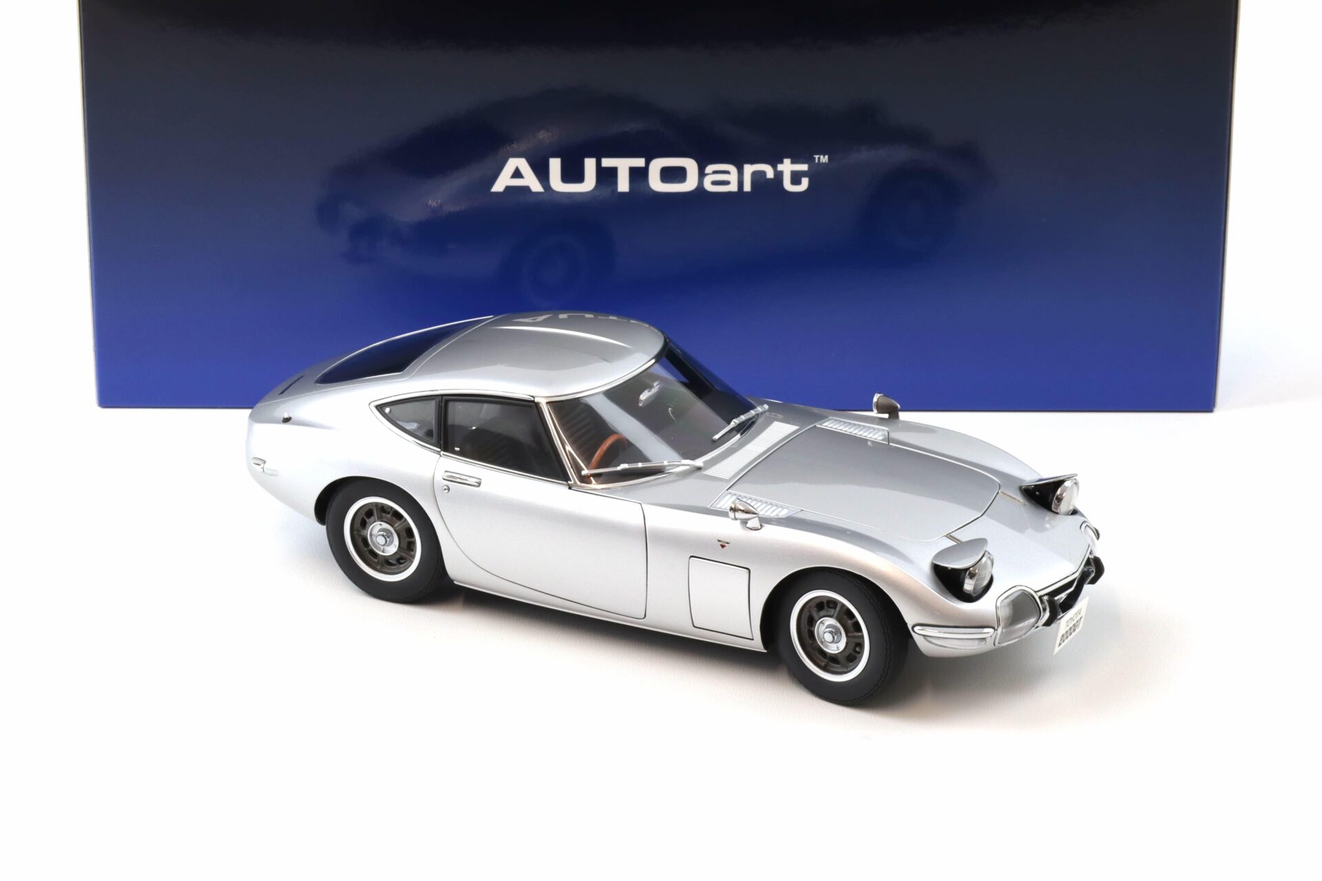 1:18 AUTOart Toyota 2000GT Coupe 1967 silver 79548