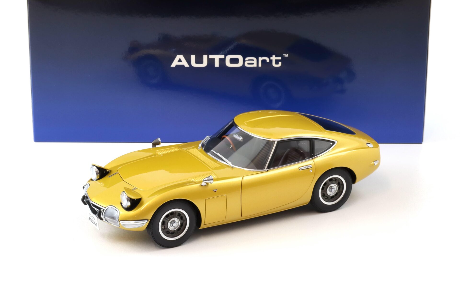 1:18 AUTOart Toyota 2000GT Coupe 1967 gold metallic 79549