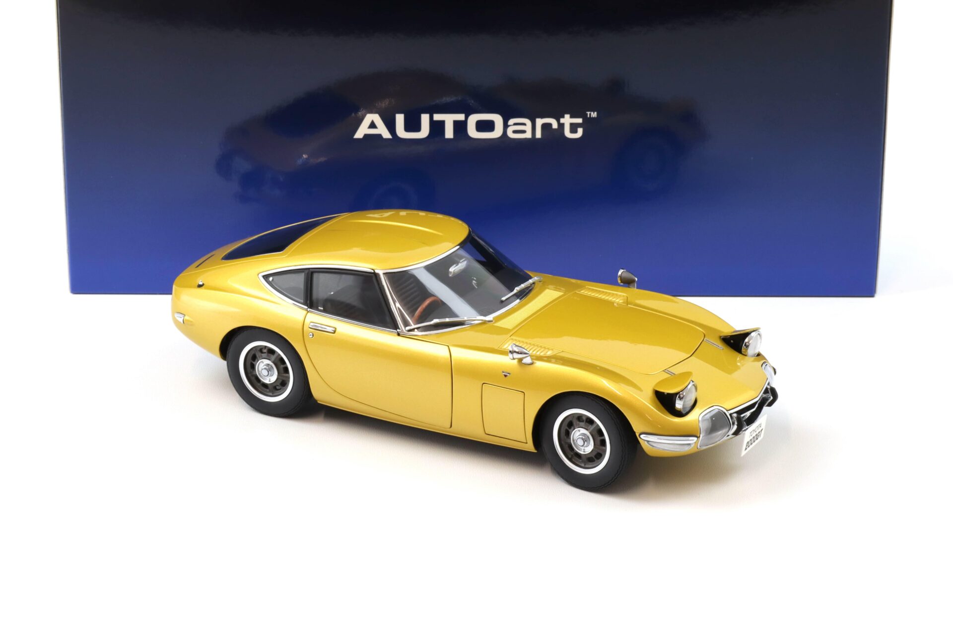 1:18 AUTOart Toyota 2000GT Coupe 1967 gold metallic 79549