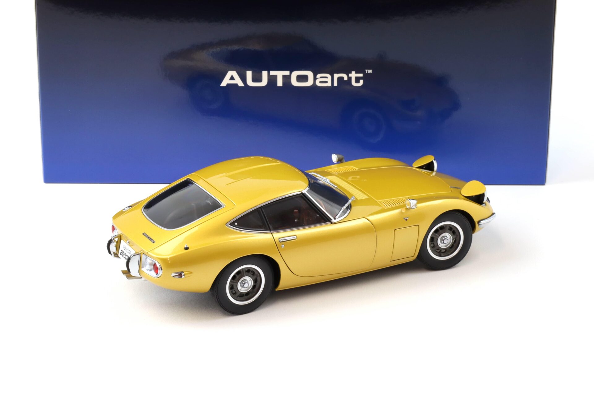 1:18 AUTOart Toyota 2000GT Coupe 1967 gold metallic 79549