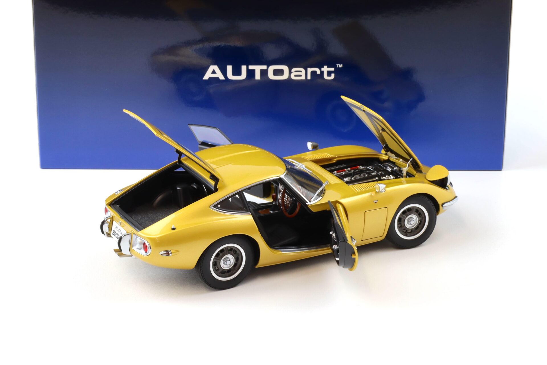 1:18 AUTOart Toyota 2000GT Coupe 1967 gold metallic 79549