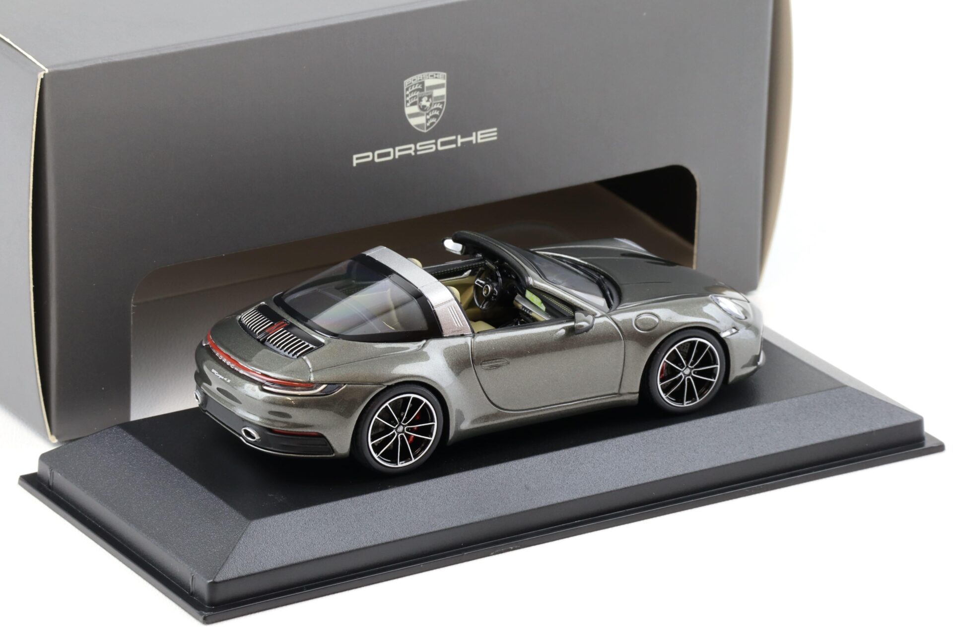 1:43 Minichamps Porsche 911 992 Targa 4S aventurine green WAP DEALER