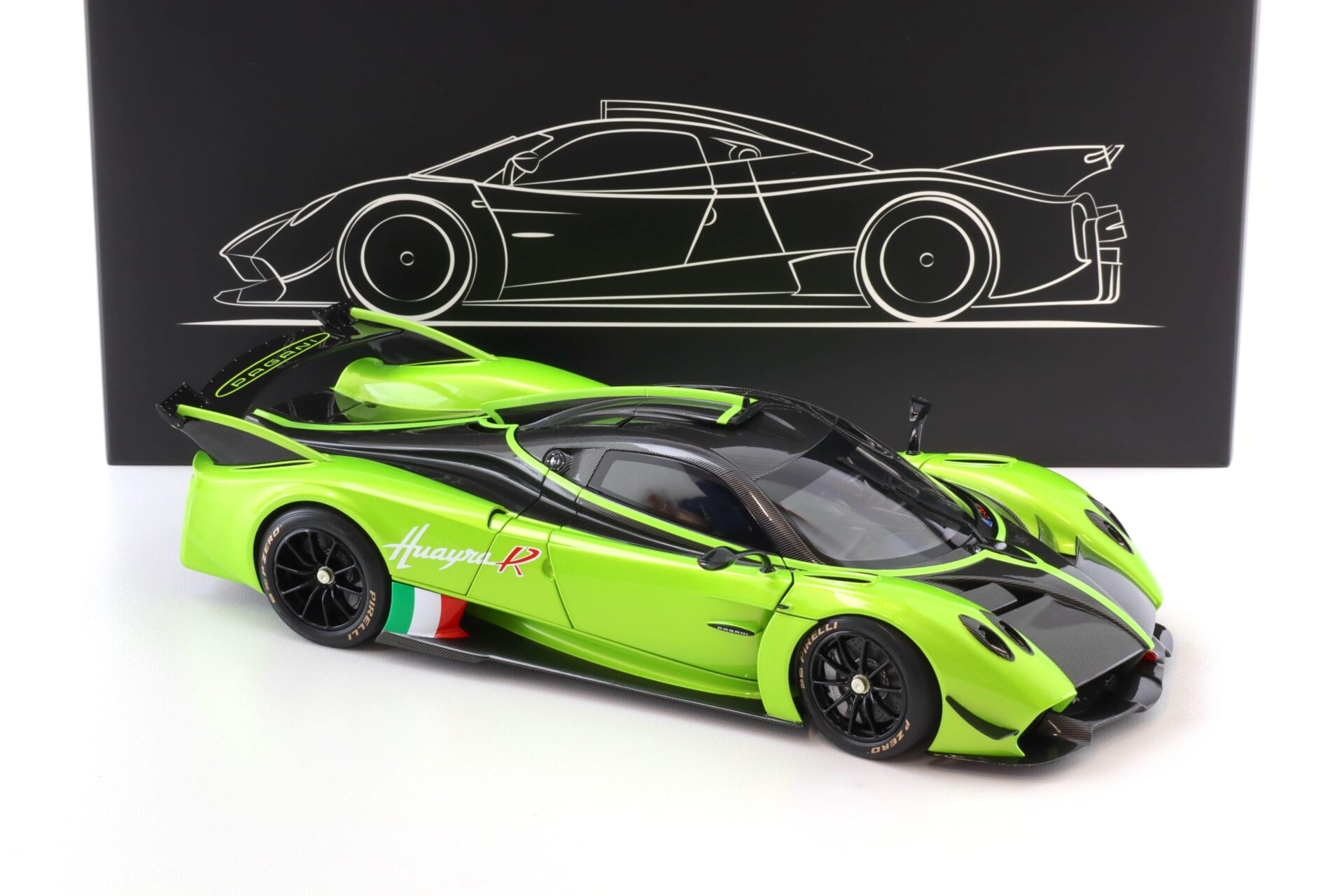 1:18 LCD Models Pagani Huayra R 2021 green/ Carbon LCD18012-GR