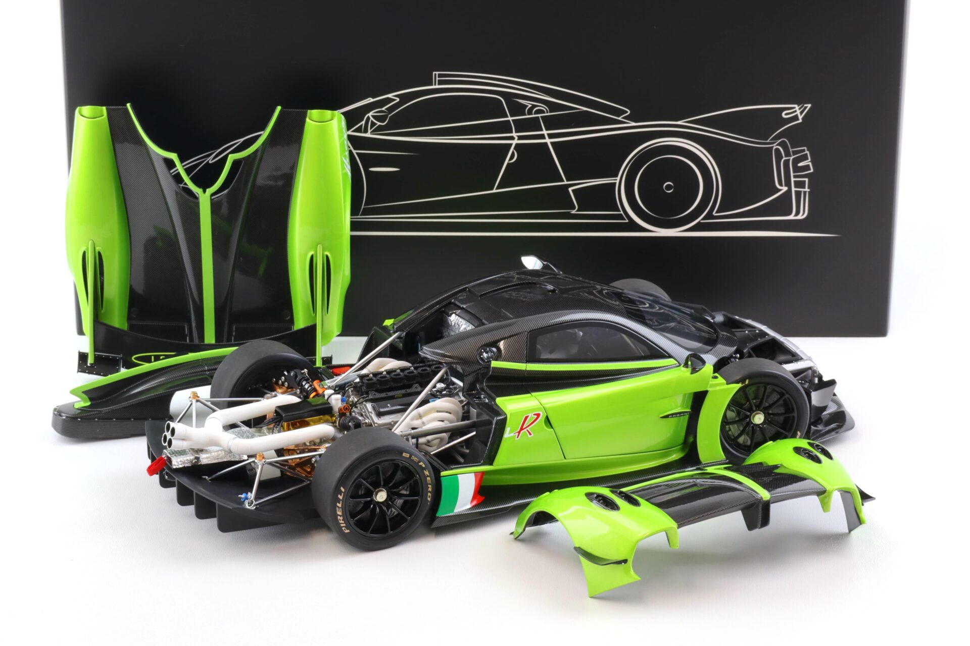 1:18 LCD Models Pagani Huayra R 2021 green/ Carbon LCD18012-GR