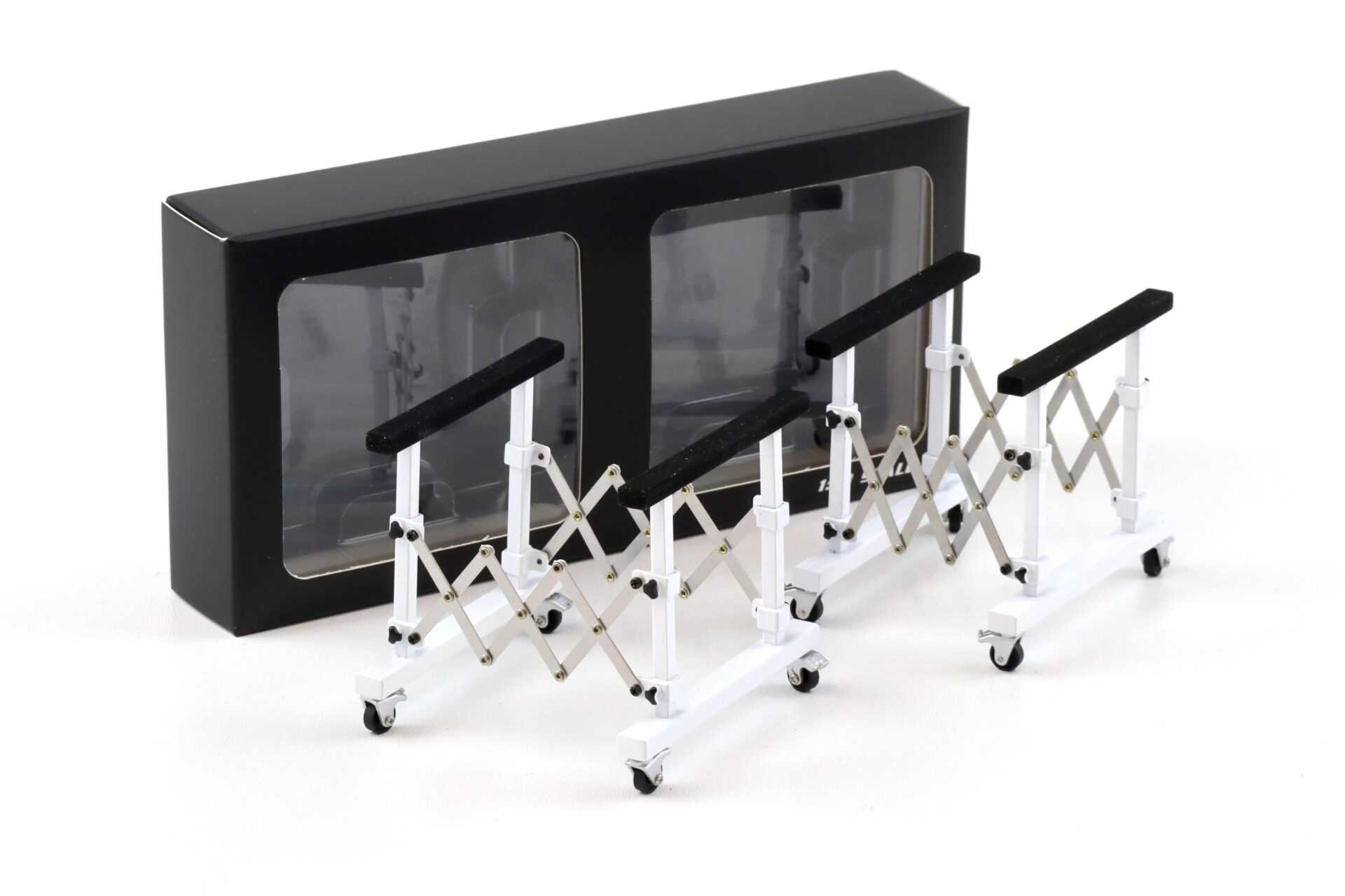 1:18 LCD Models Hood Holder Set 2 pcs. Semi Gloss white LCD-08-SGW