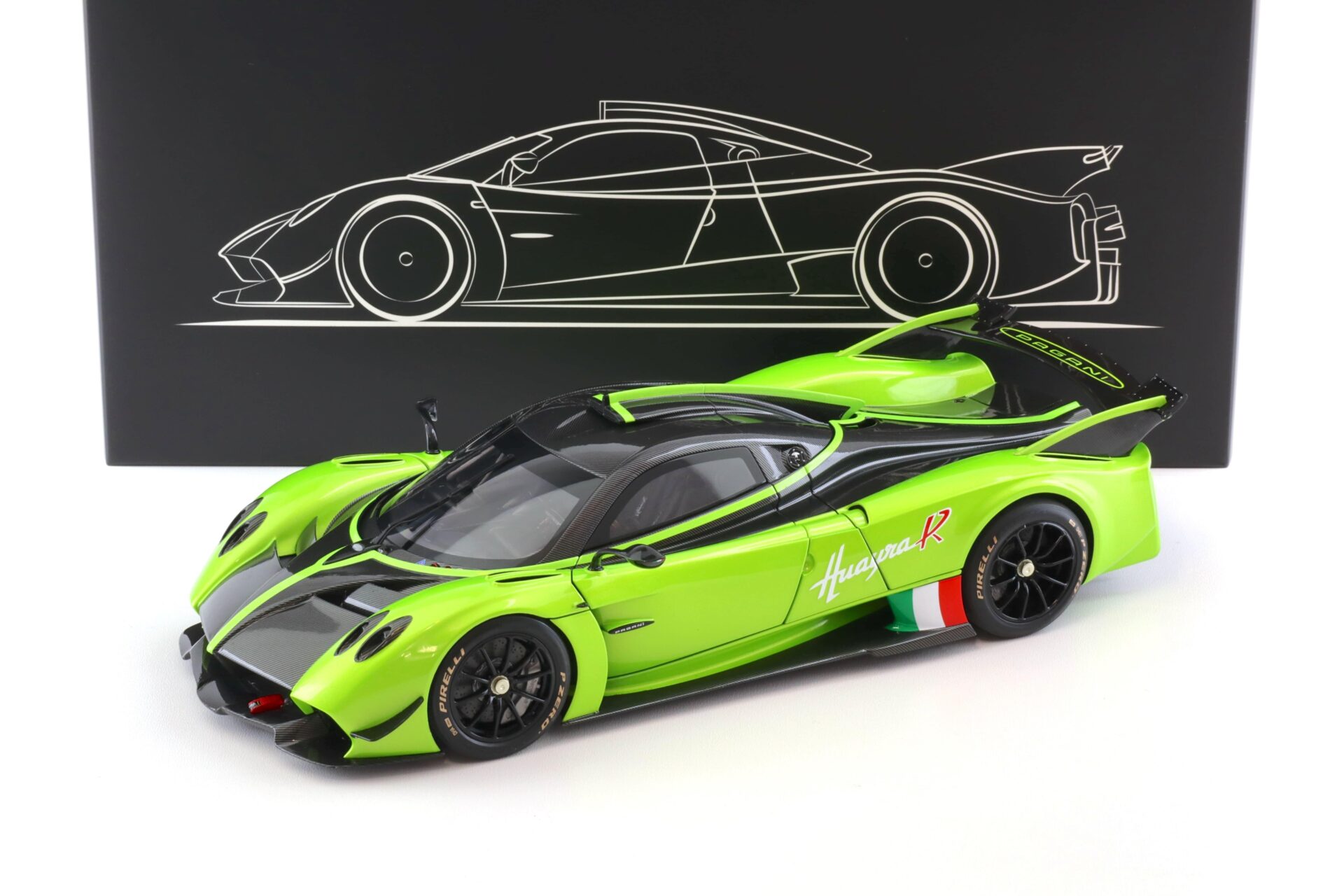 1:18 LCD Models Pagani Huayra R 2021 green/ Carbon LCD18012-GR