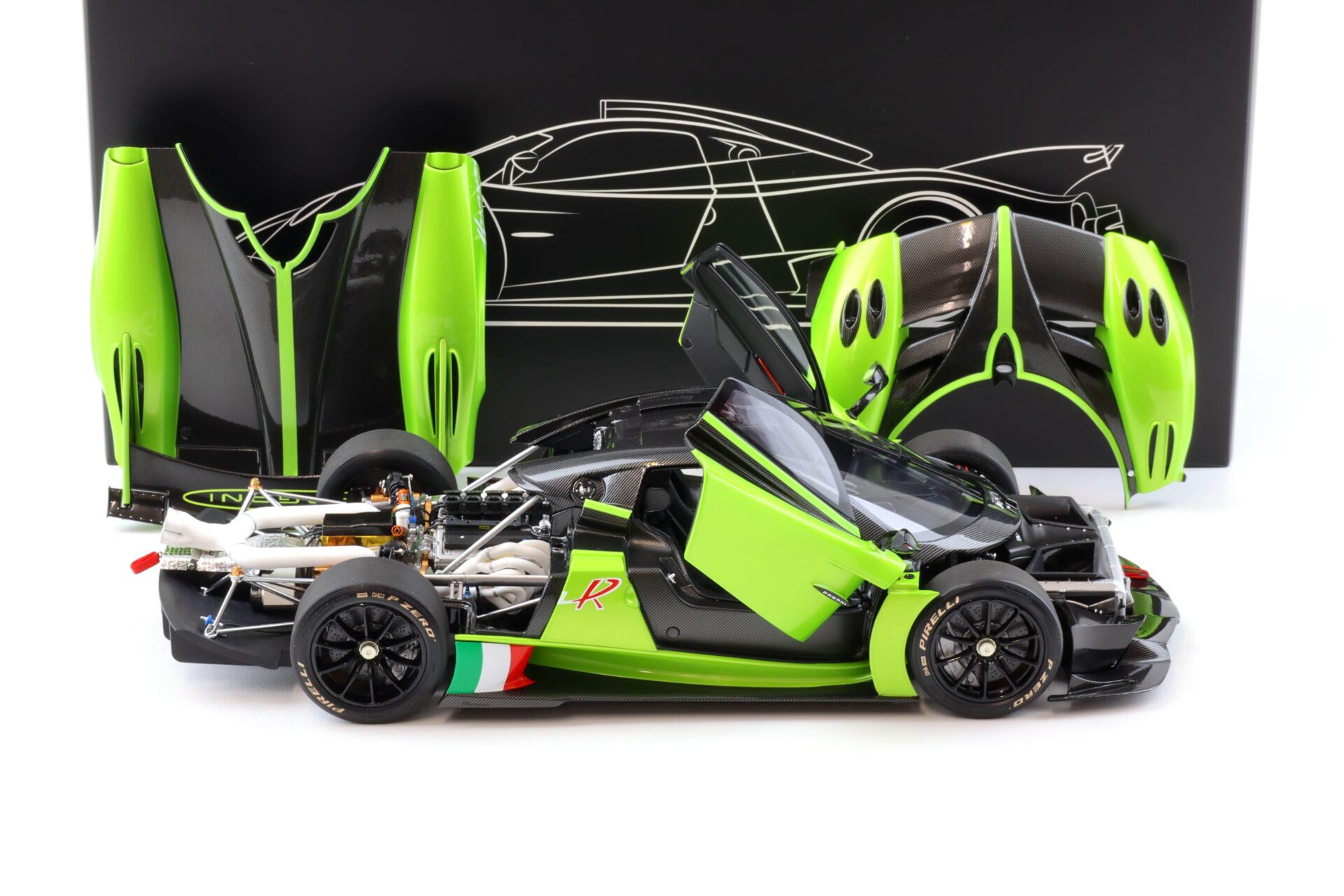 1:18 LCD Models Pagani Huayra R 2021 green/ Carbon LCD18012-GR