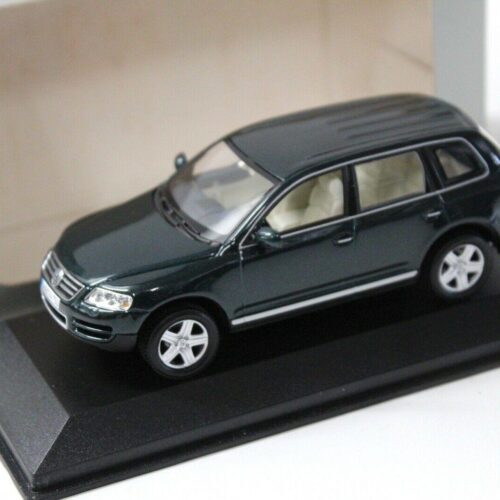 1:43 Minichamps VW Touareg dark green DEALER VERSION