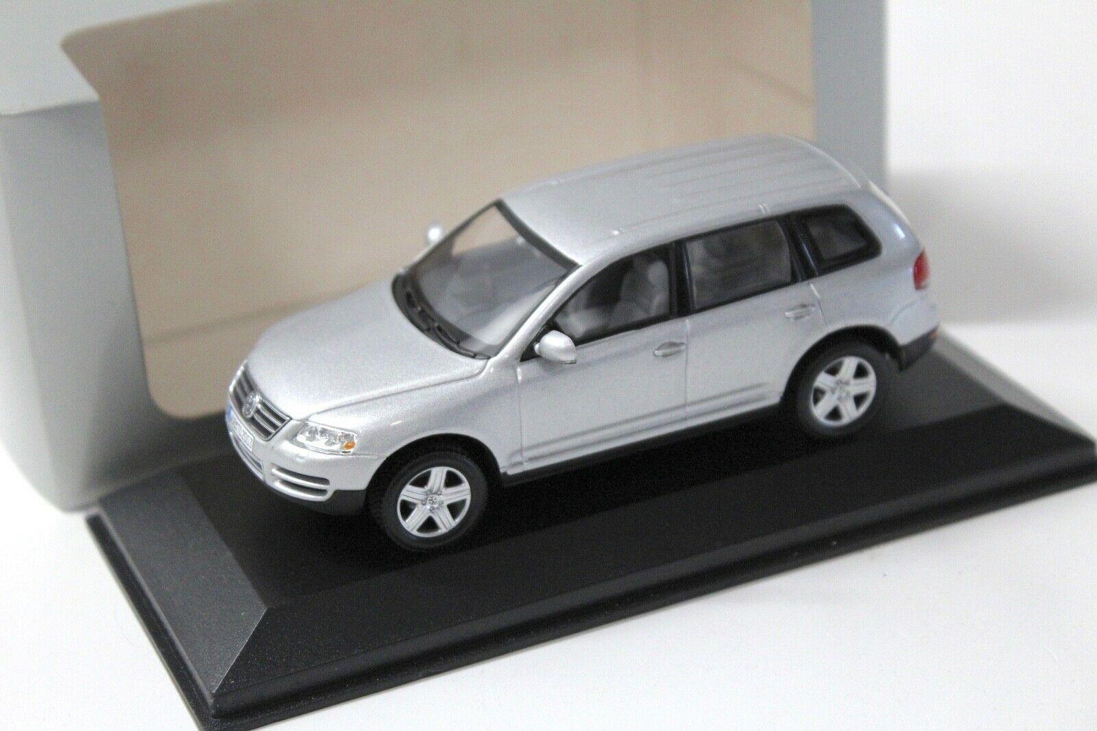 1:43 Minichamps VW Touareg silver DEALER VERSION