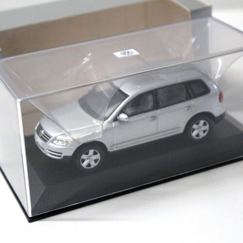 1:43 Minichamps VW Touareg silver DEALER VERSION