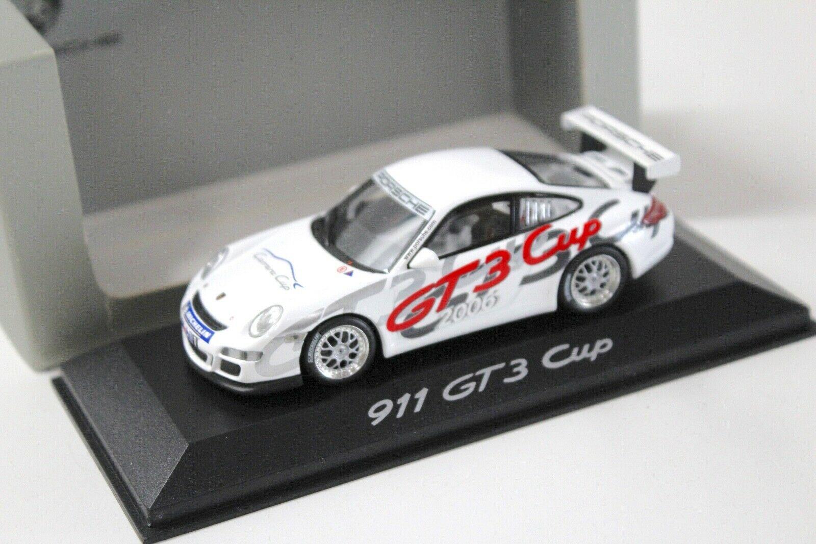 ID 34281 orig 1.jpg 1:43 Minichamps Porsche 911 GT3 CUP Präsentation 2006 DEALER VERSION