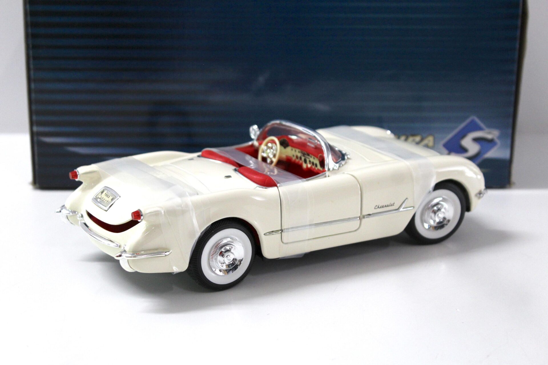 1:18 Solido Mira Chevrolet Corvette Convertible 1953 white
