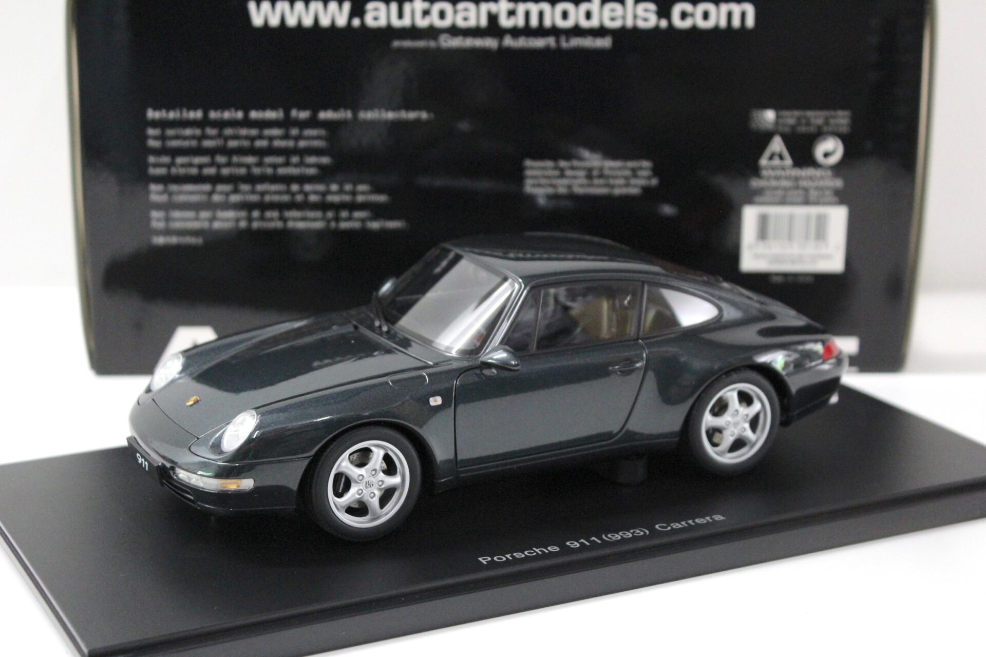 1:18 AUTOart Porsche 911 (993) Carrera Coupe 1995 green metallic