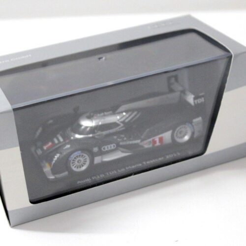1:43 Spark Audi R18 TDI Le Mans Testcar 2011 DEALER VERSION