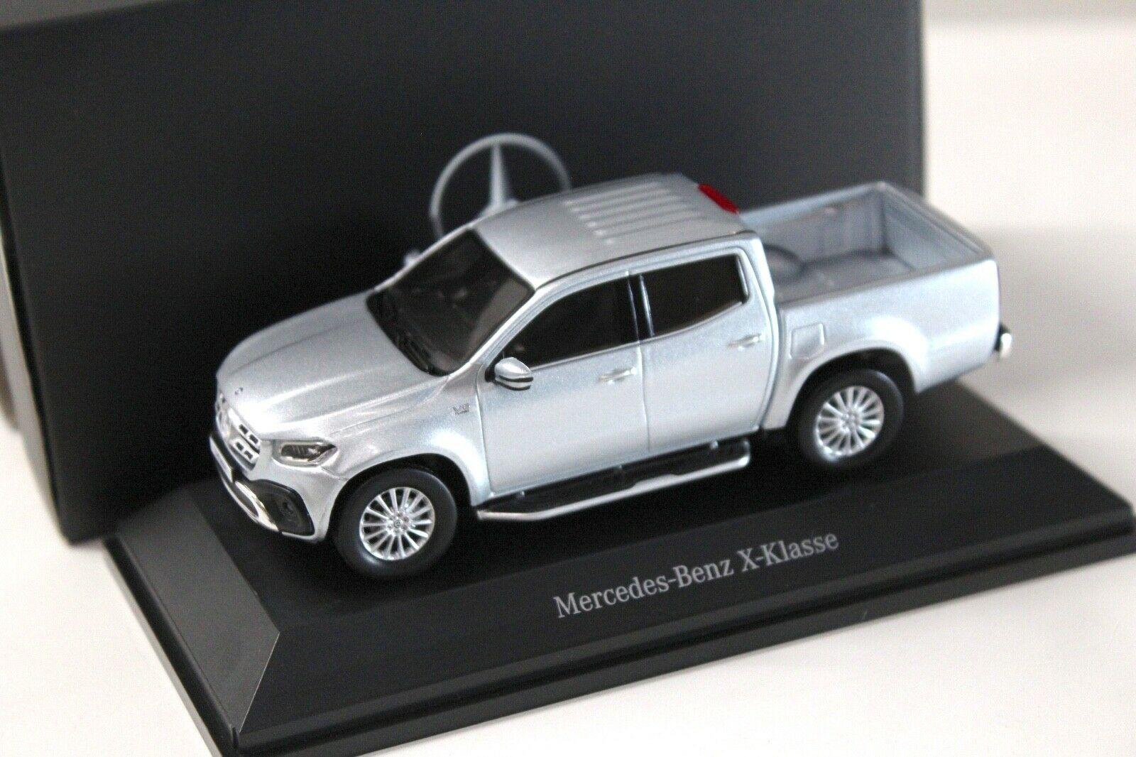 1:43 Spark Minimax Mercedes X-Klasse silver DEALER VERSION