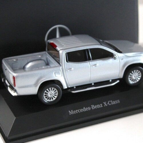 1:43 Spark Minimax Mercedes X-Klasse silver DEALER VERSION