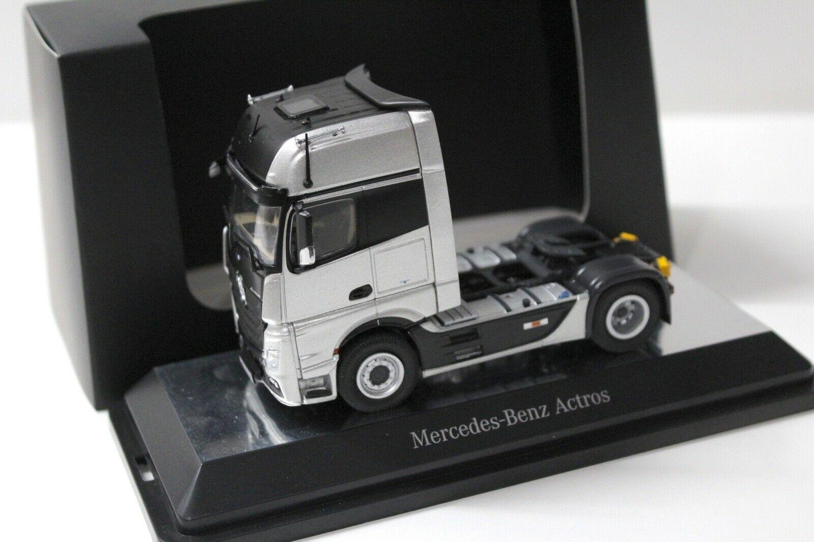 1:50 NZG Mercedes Actros GigaSpace SZM silver DEALER VERSION