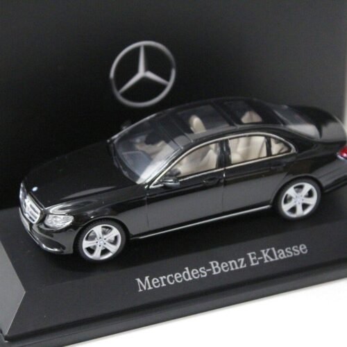 1:43 iScale Mercedes E-Klasse Limousine black DEALER VERSION