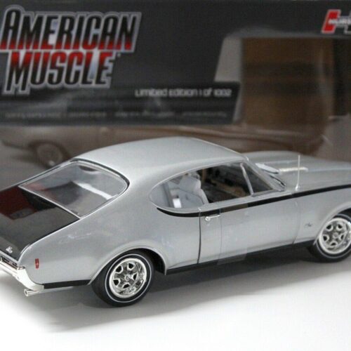 1:18 Auto World Oldsmobile Cutless Hurst/olds Coupe silver 1968