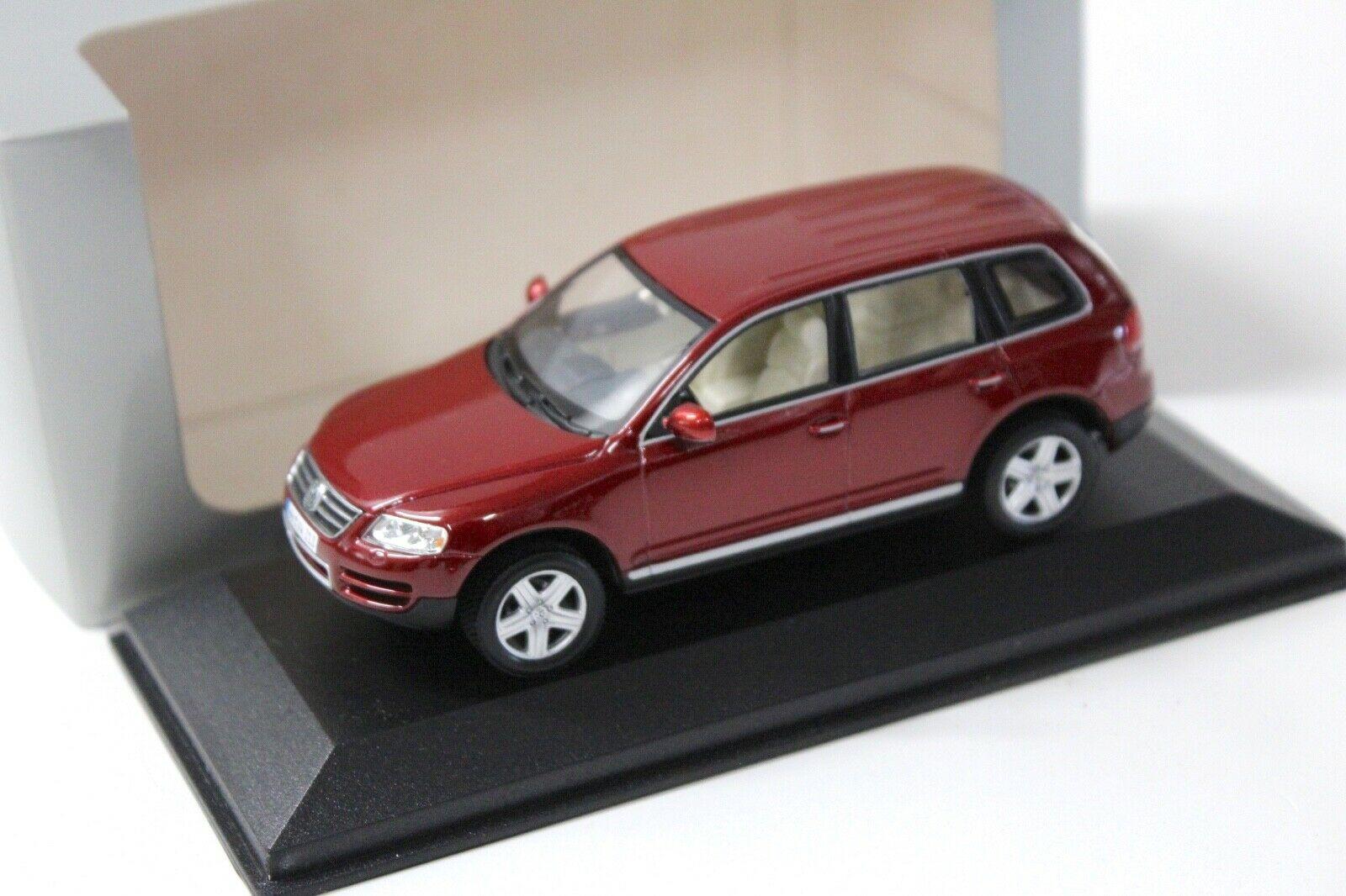 ID 39096 orig.jpg 1:43 Minichamps VW Touareg dark red DEALER VERSION