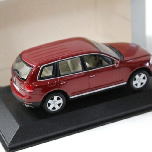 1:43 Minichamps VW Touareg dark red DEALER VERSION