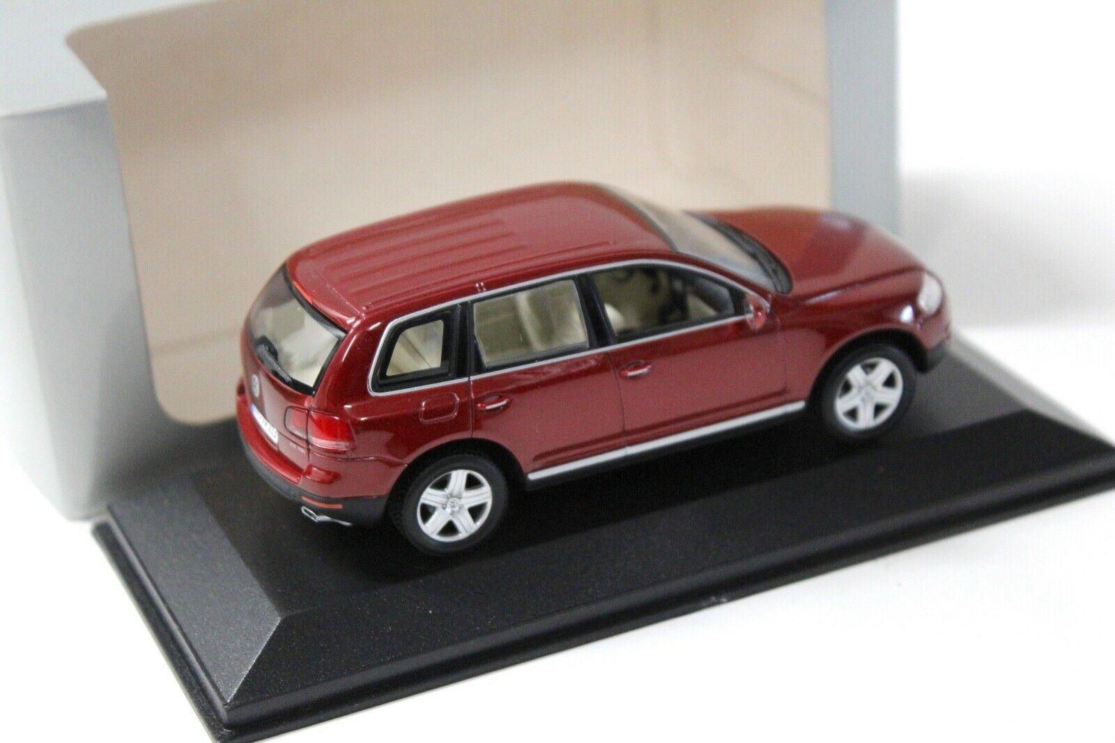 1:43 Minichamps VW Touareg dark red DEALER VERSION