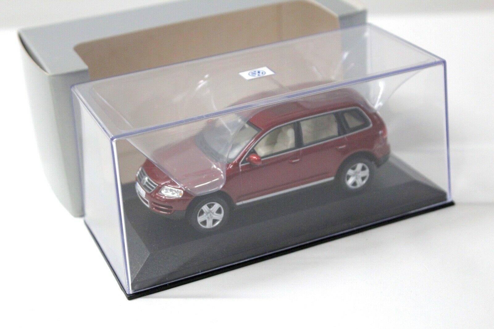 1:43 Minichamps VW Touareg dark red DEALER VERSION