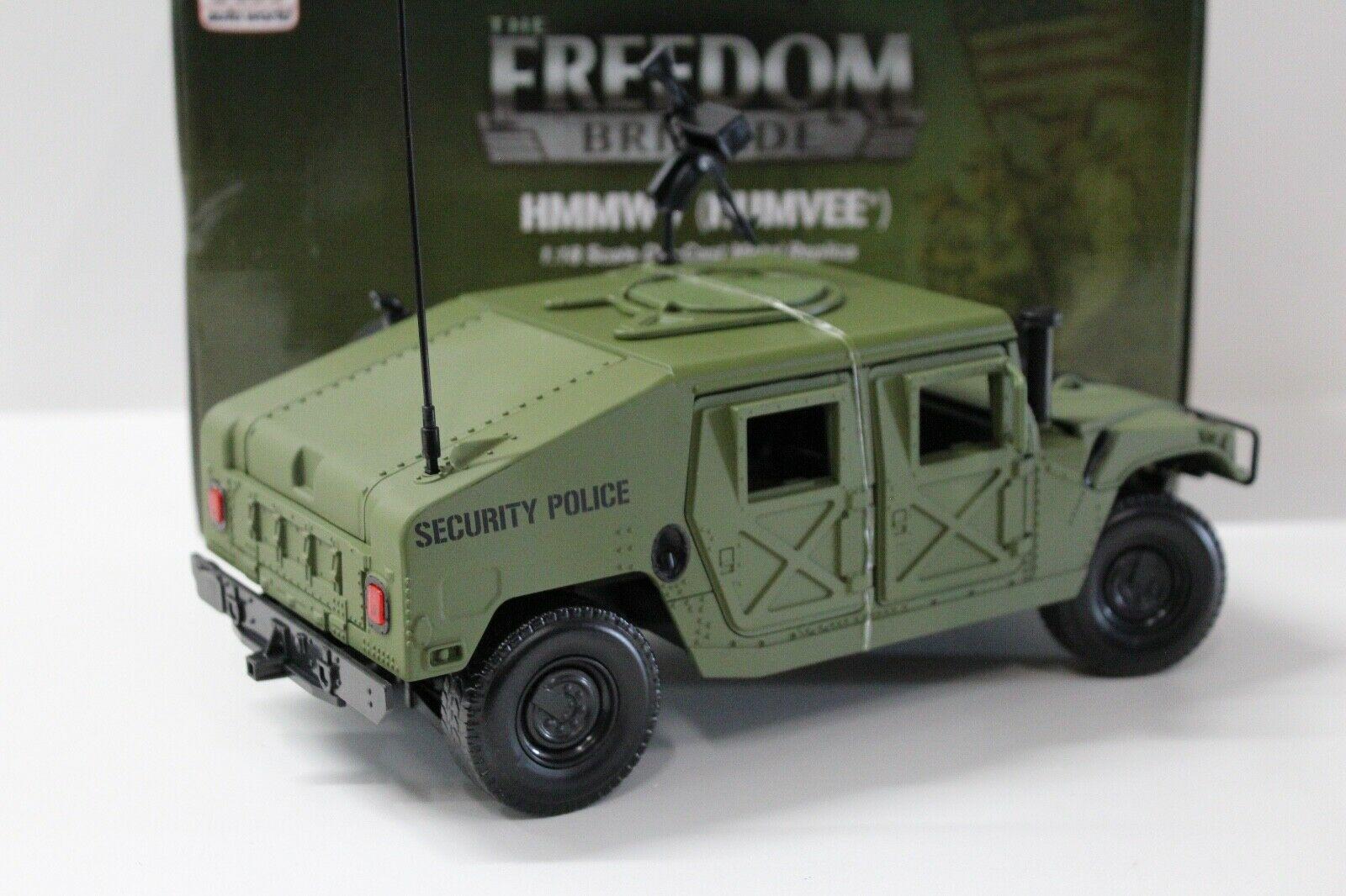 1:18 Auto World Hummer Humvee Security Police green