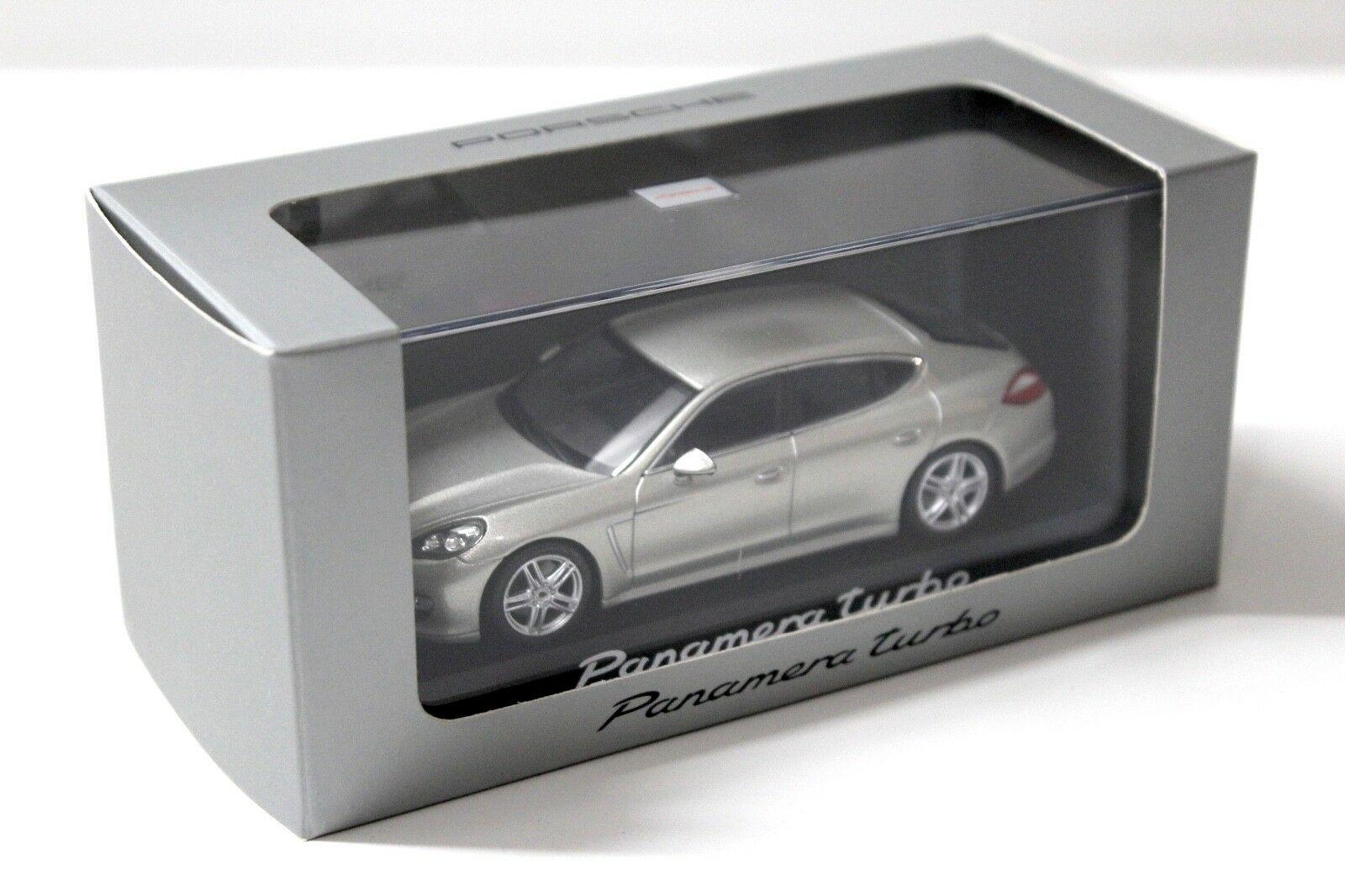 1:43 Minichamps Porsche Panamera Turbo beige DEALER VERSION
