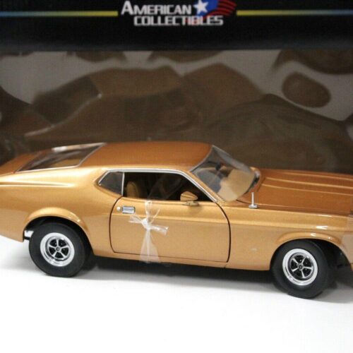 1:18 SunStar Ford Mustang Sportsroof 1971 gold