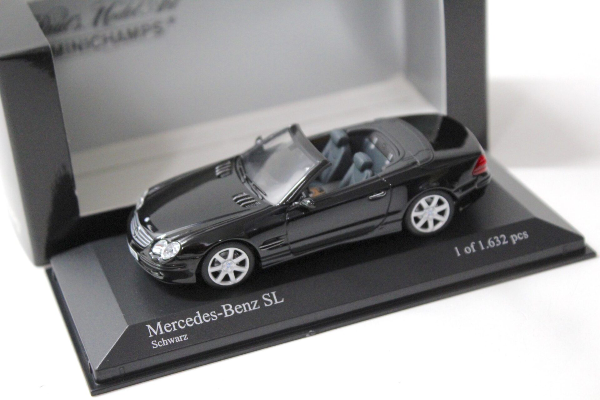 1:43 Minichamps Mercedes SL Convertible 2001 black