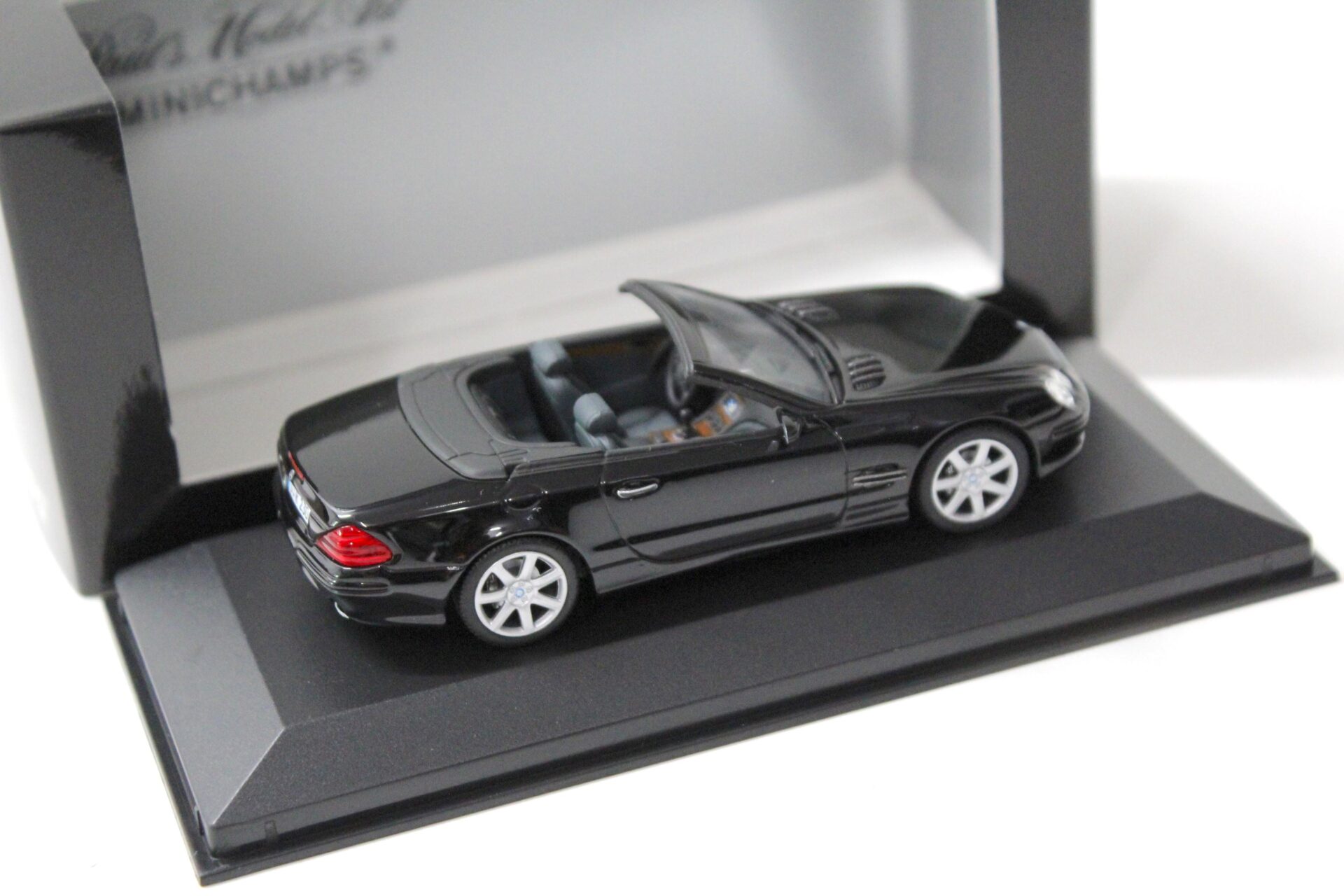 1:43 Minichamps Mercedes SL Convertible 2001 black