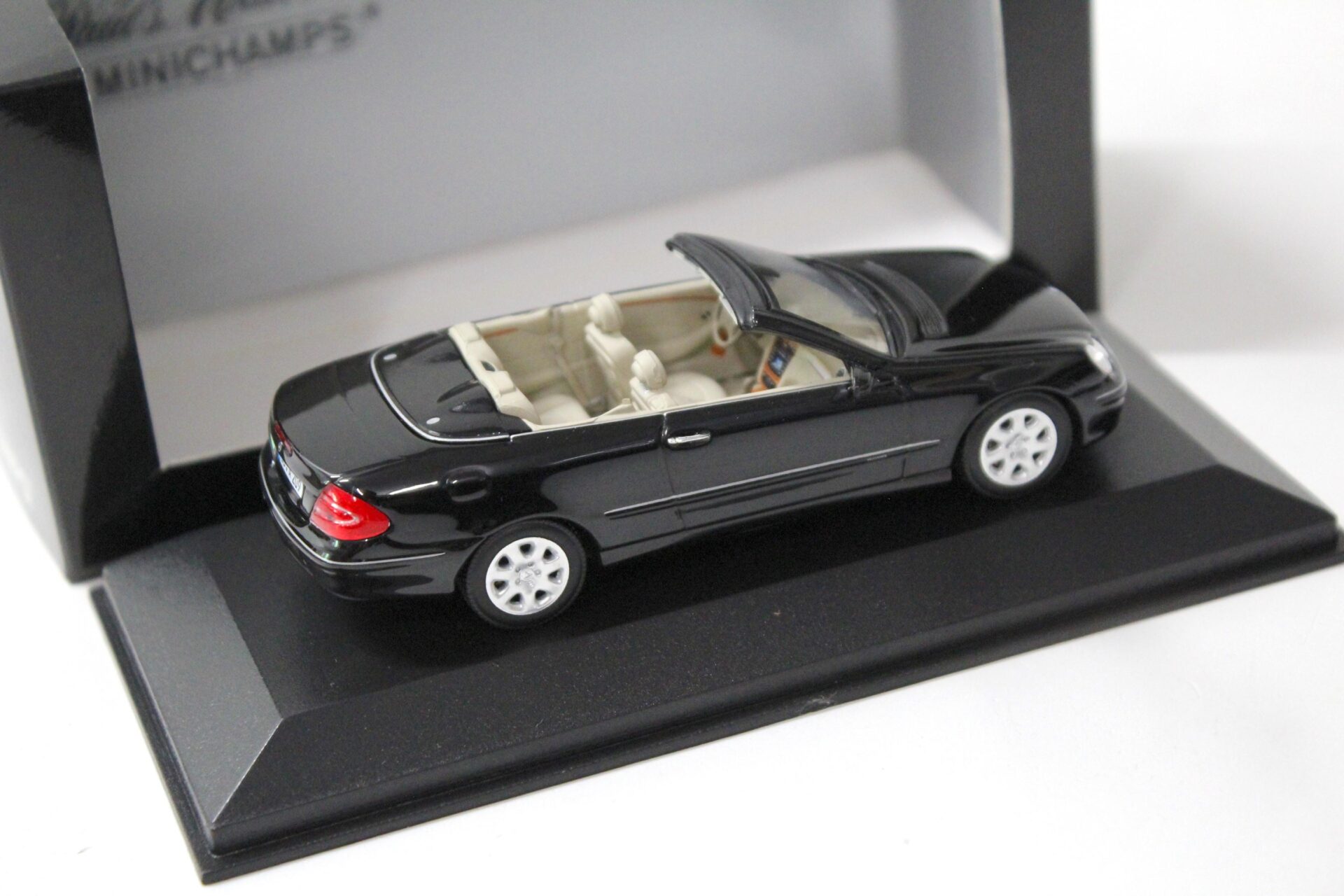 1:43 Minichamps Mercedes CLK Convertible 2003 black