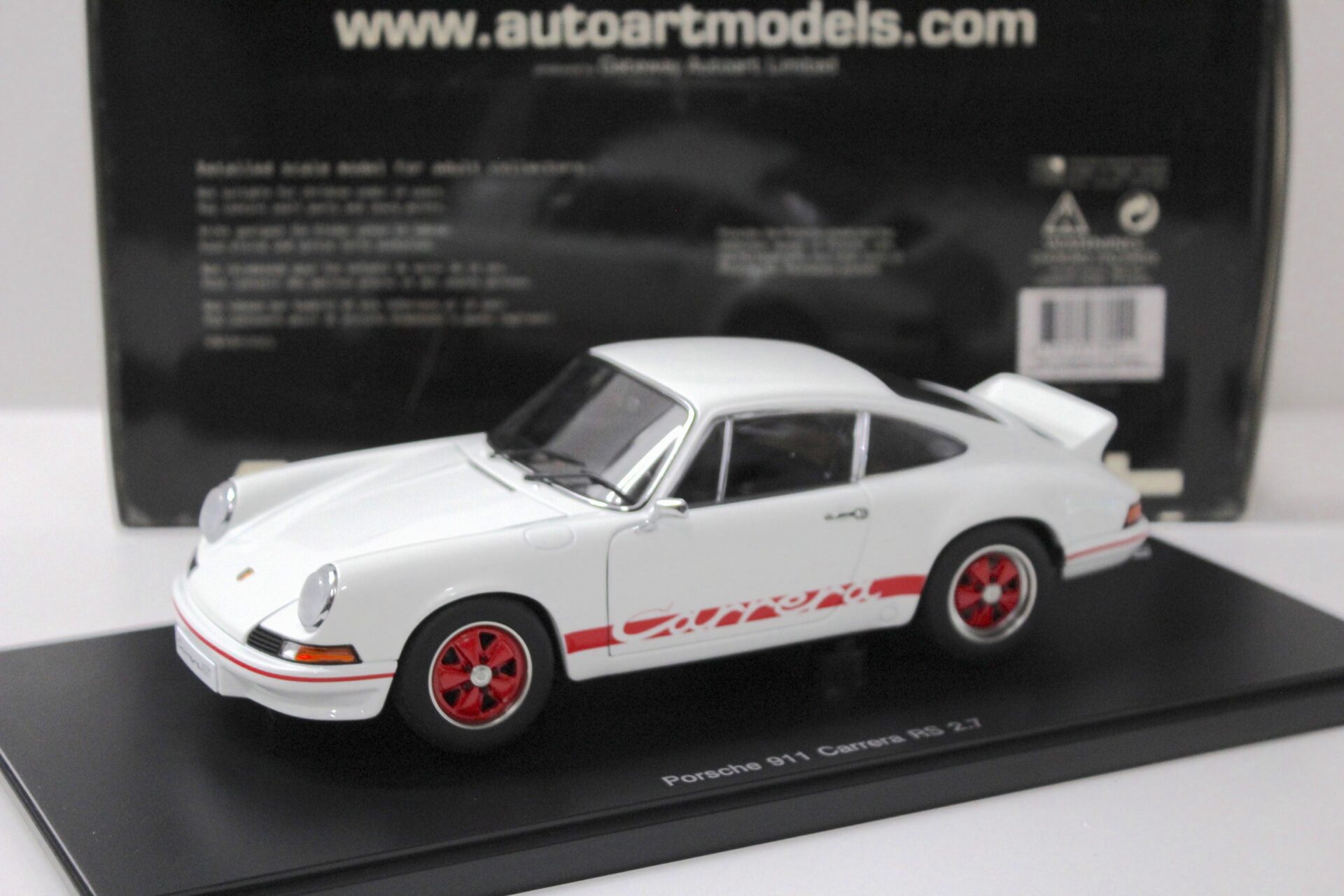1:18 AUTOart Porsche 911 Carrera RS 2.7 white/ red 1973