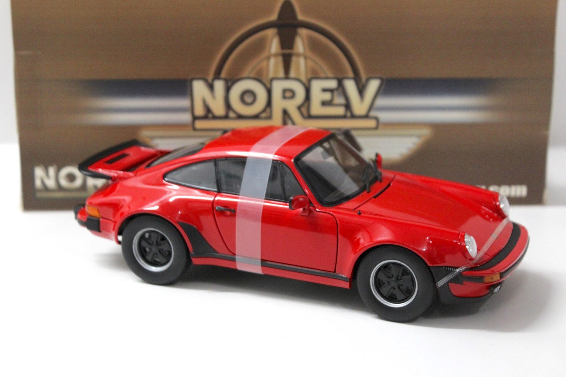 1:18 Norev Porsche 911 Turbo 3.0L Coupe red