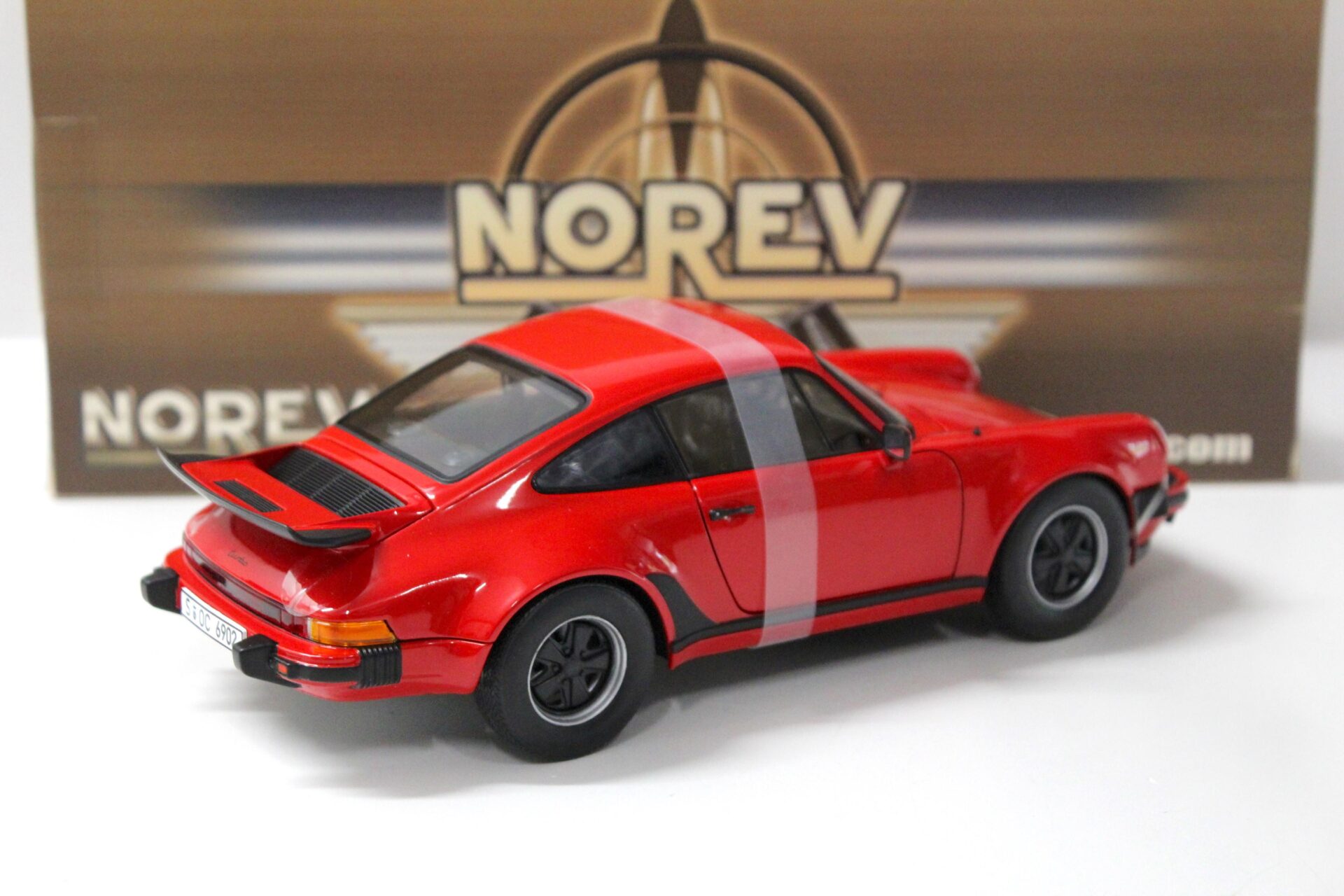 1:18 Norev Porsche 911 Turbo 3.0L Coupe red