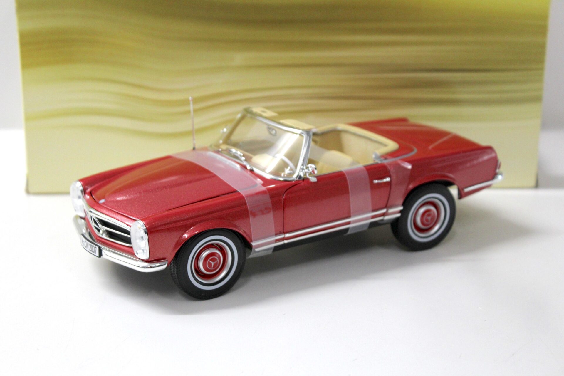 1:18 Norev Mercedes 280SL Cabrio Pagode pearl red metallic