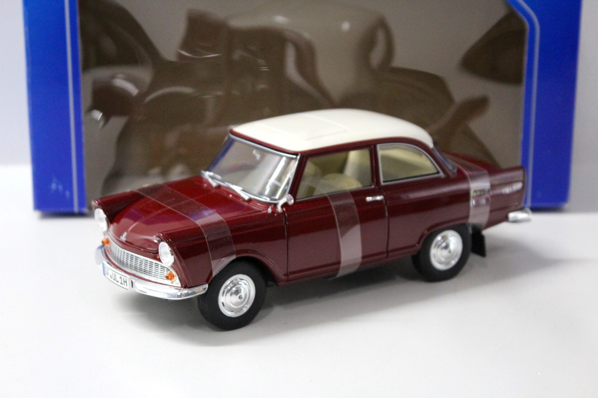 ID 43016 orig.jpg 1:18 Revell DKW Junior dark red/ white roof
