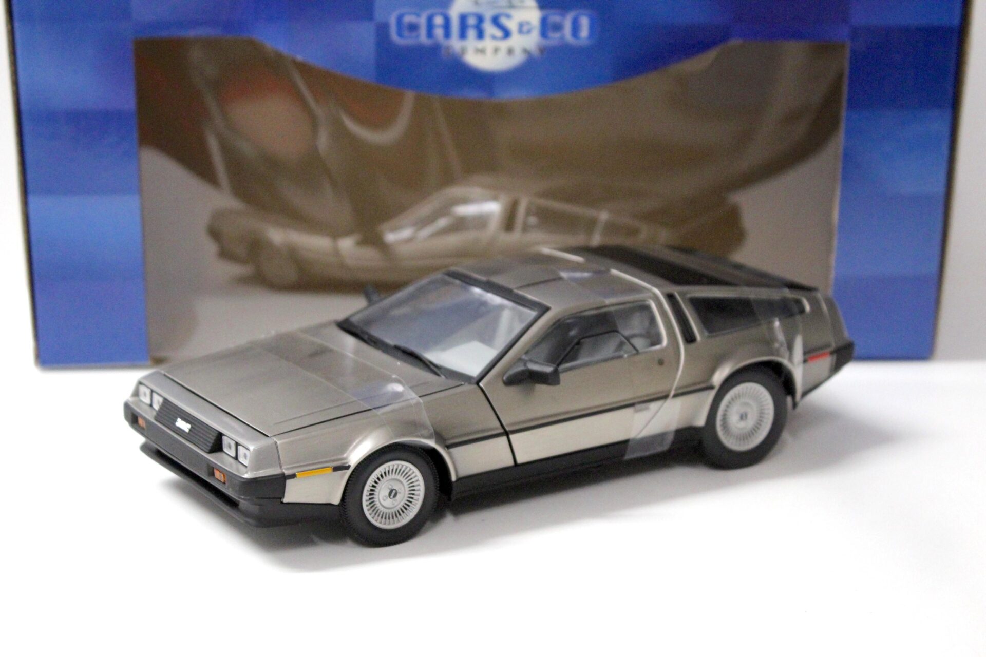 ID 43128 orig.jpg 1:18 SunStar 1981 De Lorean LK DMC-12 Street Version satin finish