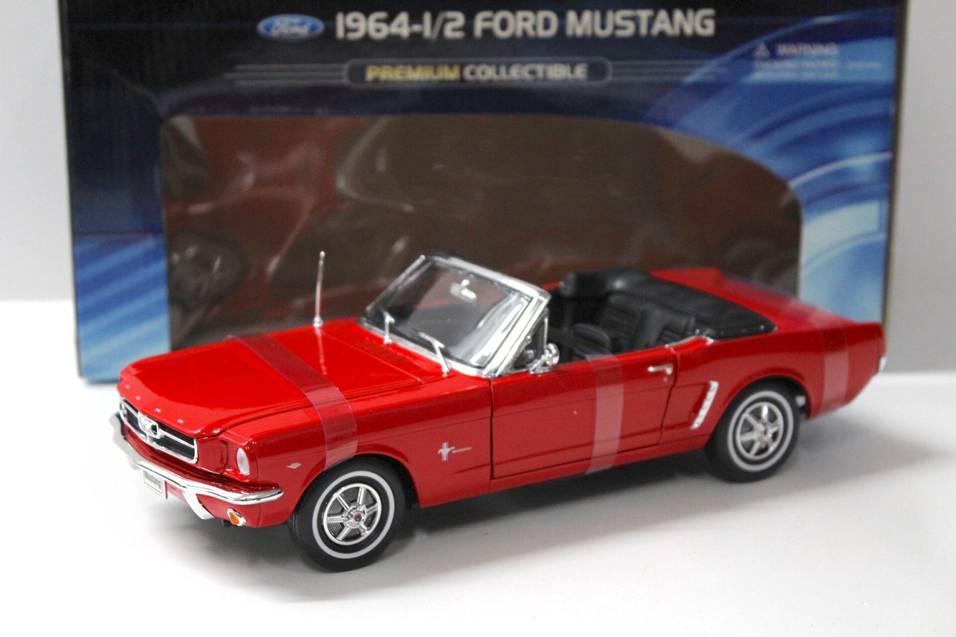 ID 43136 orig.jpg 1:18 Welly Ford Mustang Convertible red 1964-1/2 red