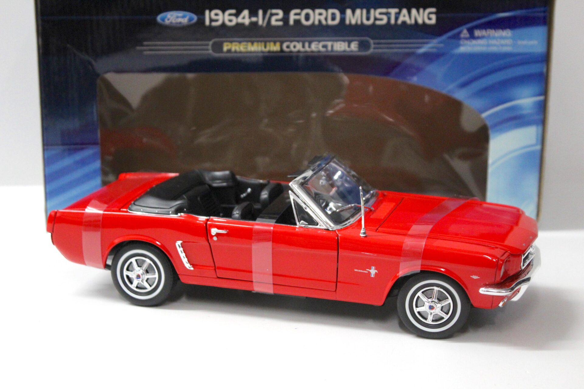 1:18 Welly Ford Mustang Convertible red 1964-1/2 red
