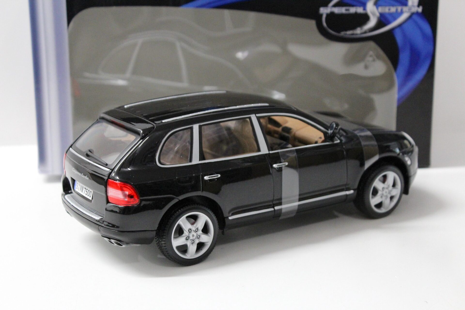1:18 Maisto Porsche Cayenne Turbo 1.Generation black