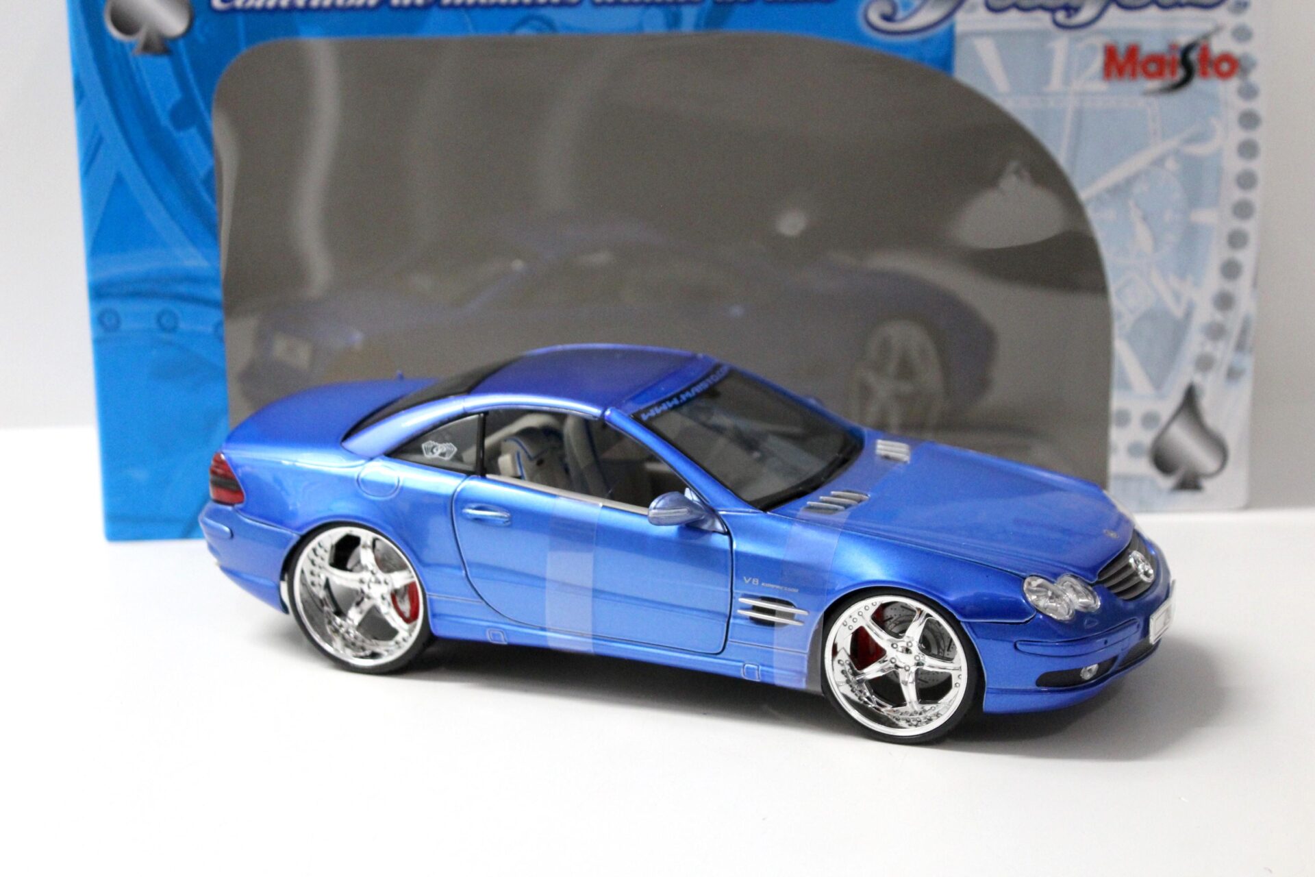 1:18 Maisto PLAYERZ Mercedes SL55 AMG closed Top blue