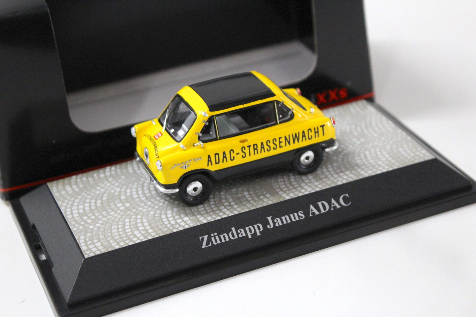 1:43 Premium-ClassiXXs Zündapp Janus ADAC yellow