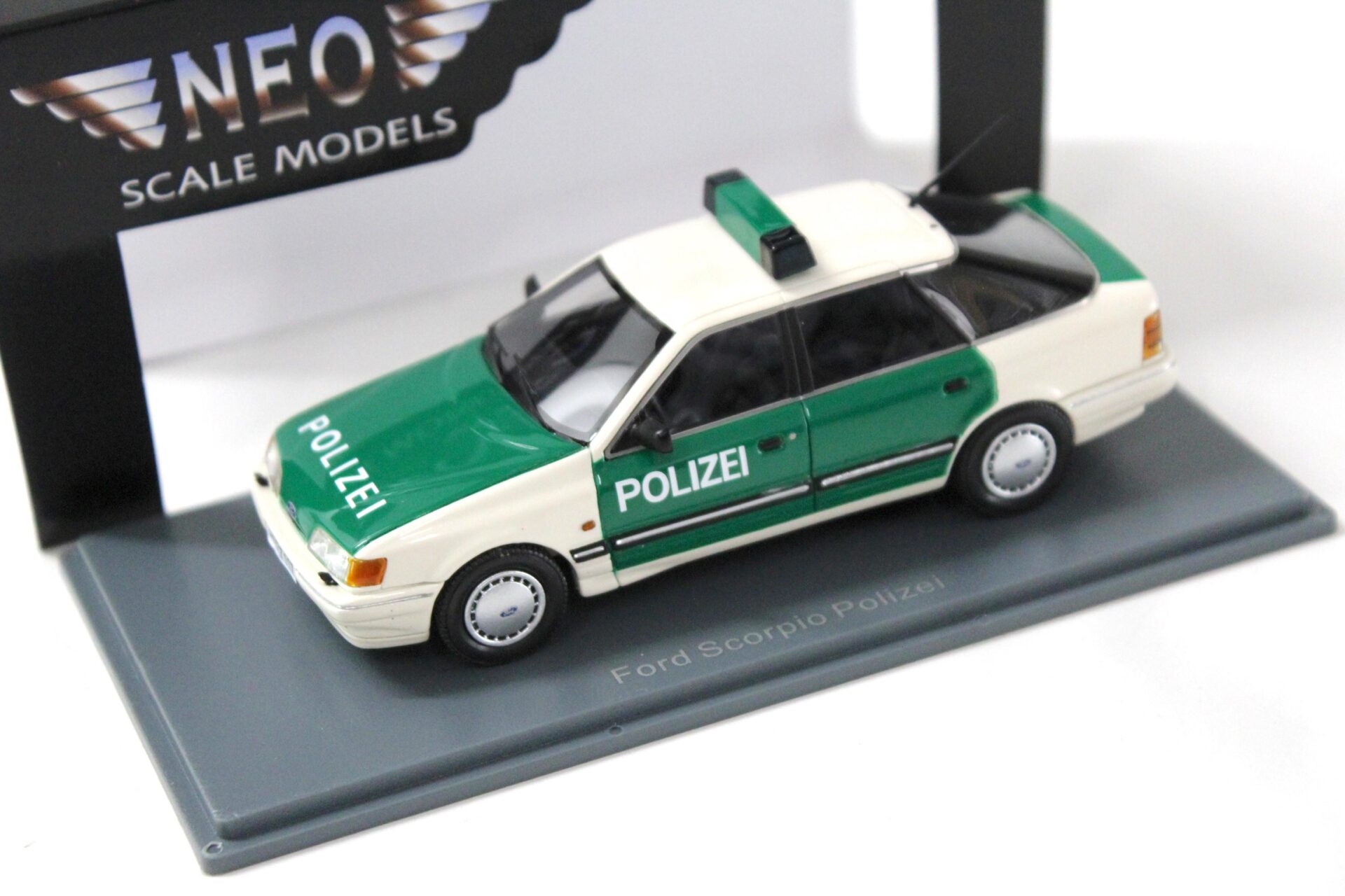 1:43 NEO Ford Scorpio MK1 POLIZEI white/ green