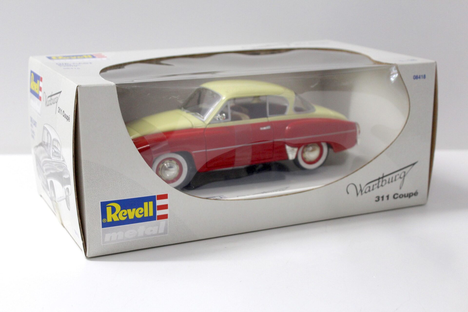 1:18 Revell Wartburg 311 Coupe red/ beige