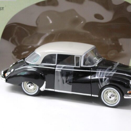1:18 Revell Auto Union 1000S Coupe black/ grey roof