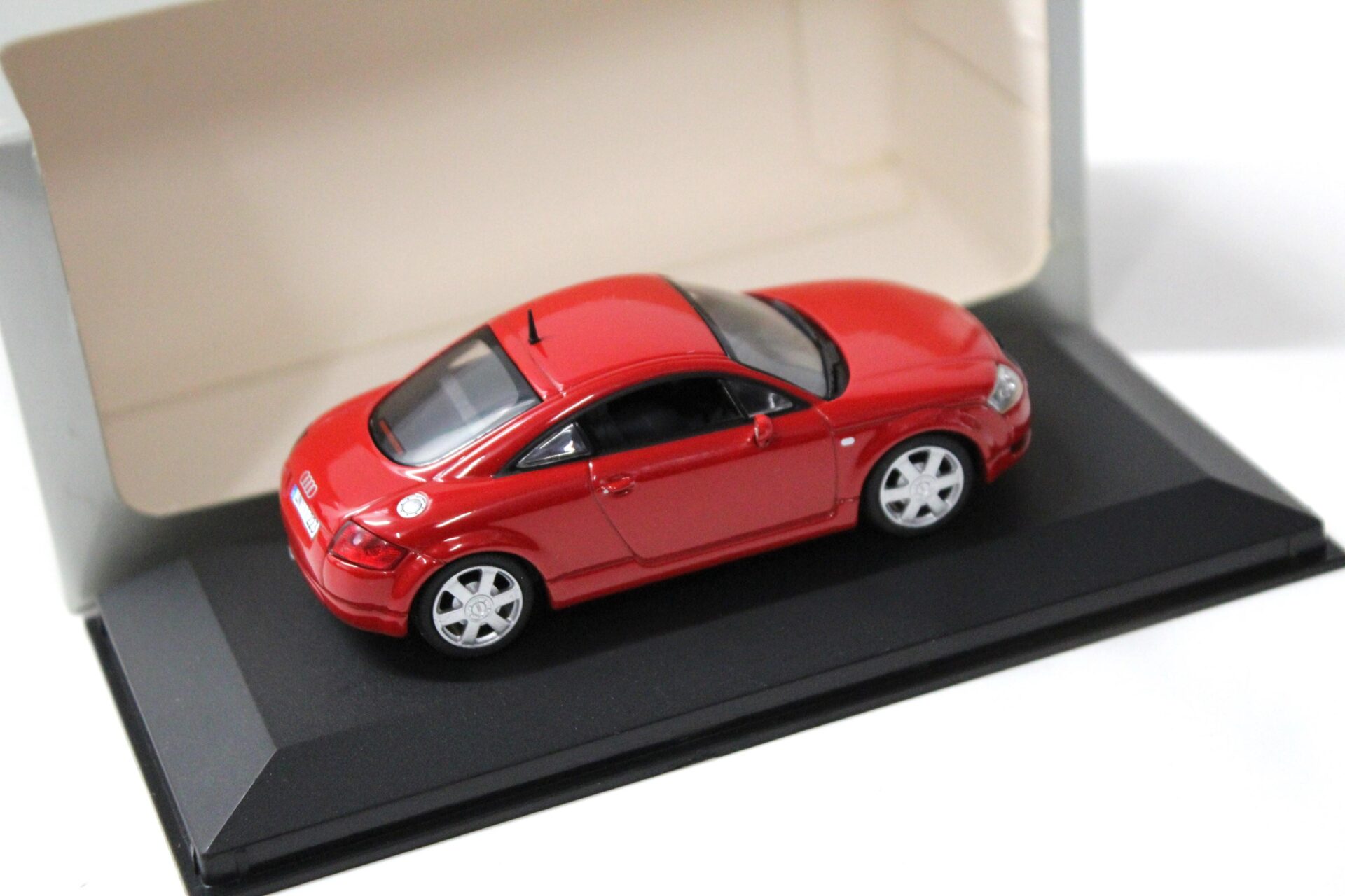1:43 Minichamps Audi TT Coupe 8N red DEALER