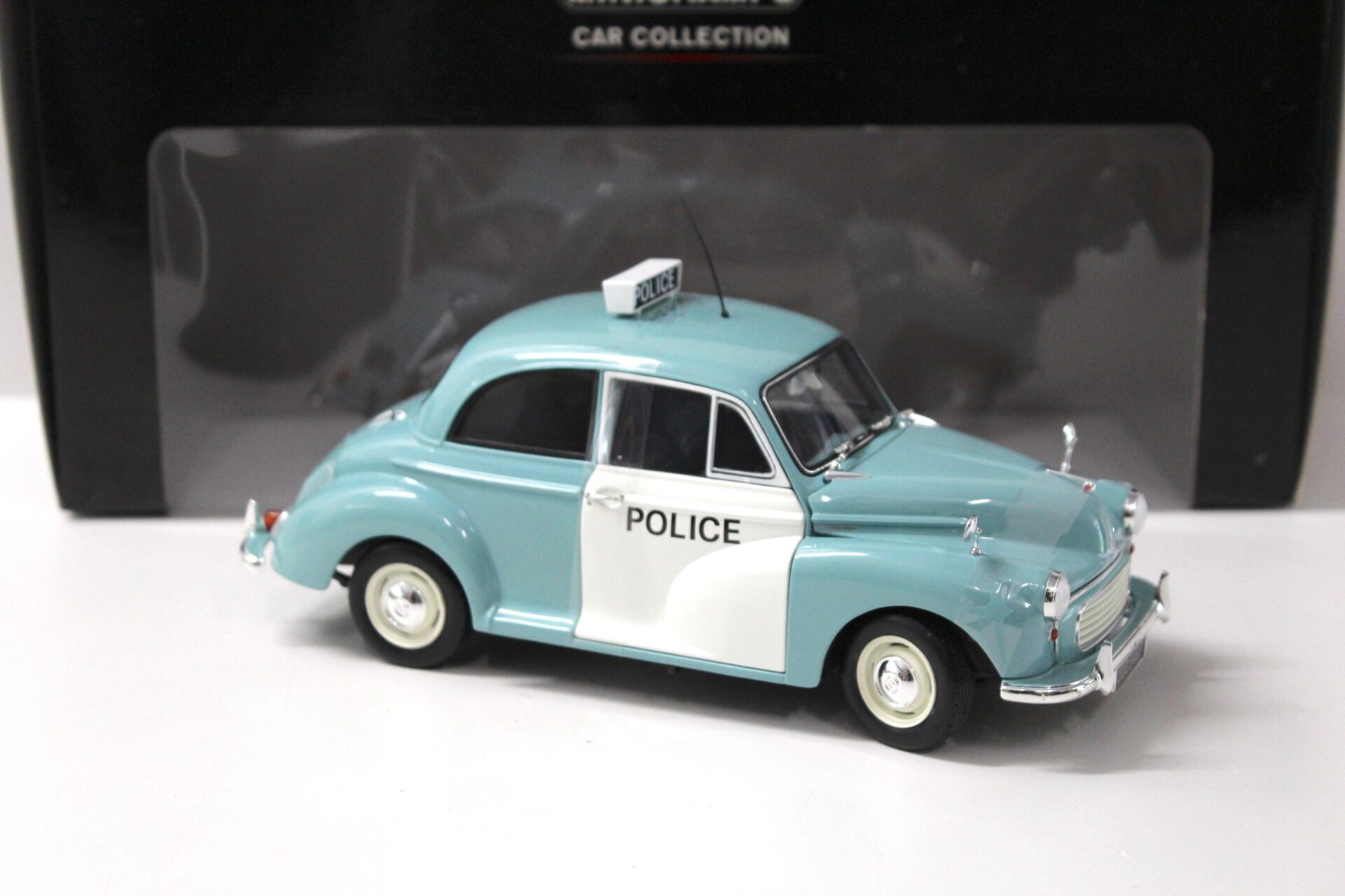 1:18 Minichamps Morris Minor Police Car blue/ white