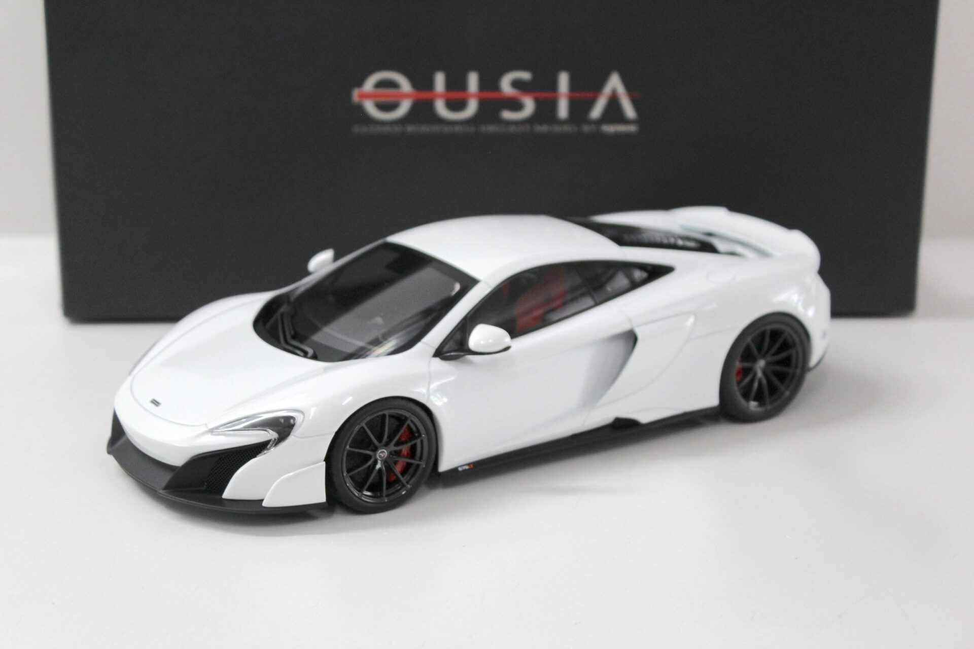 ID 43421 orig.jpg 1:18 Kyosho 2015 Mclaren 675LT Coupe silica white *Diecast Ousia Series*